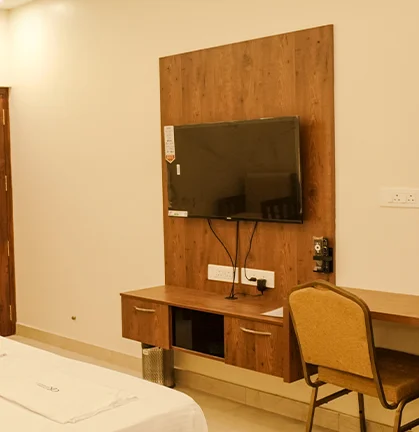 hotel room LED TV at Ganesh Residency Chettikulam